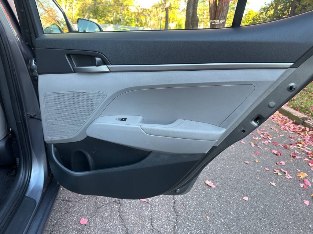 2018 Hyundai Elantra Image 21