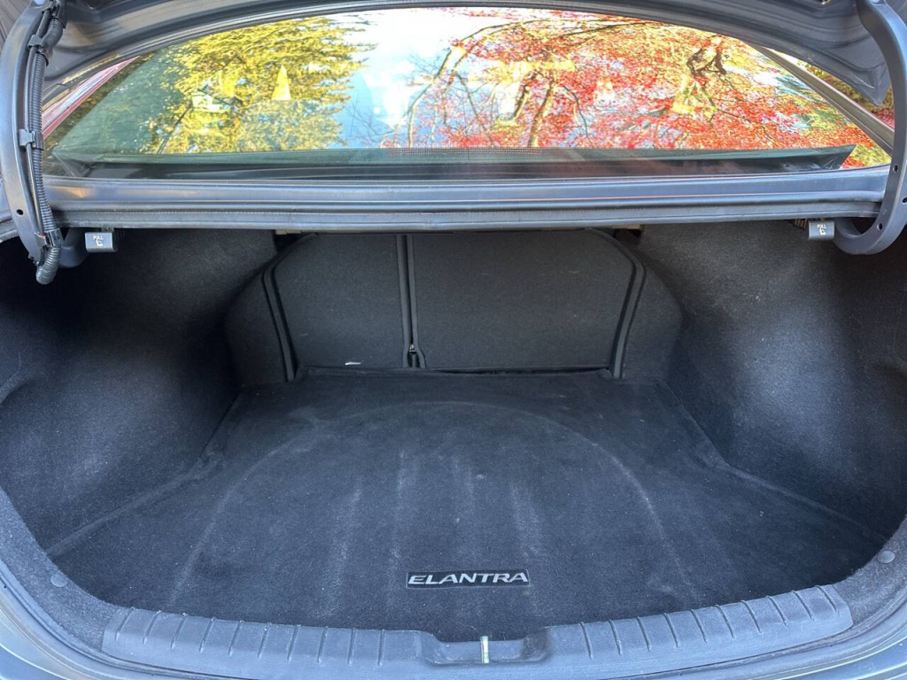 2018 Hyundai Elantra Image 22