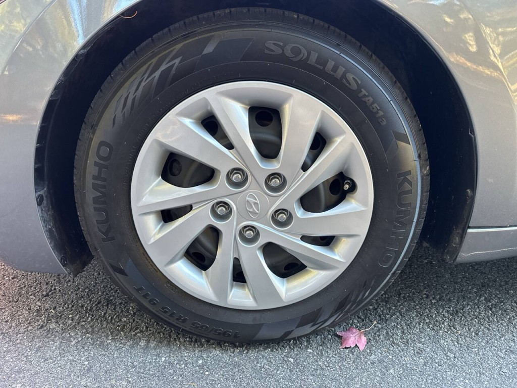 2018 Hyundai Elantra Image 24