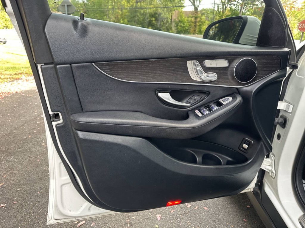 2020 Mercedes-Benz GLC-Class Image 16
