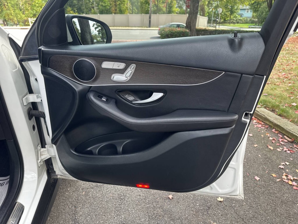 2020 Mercedes-Benz GLC-Class Image 22