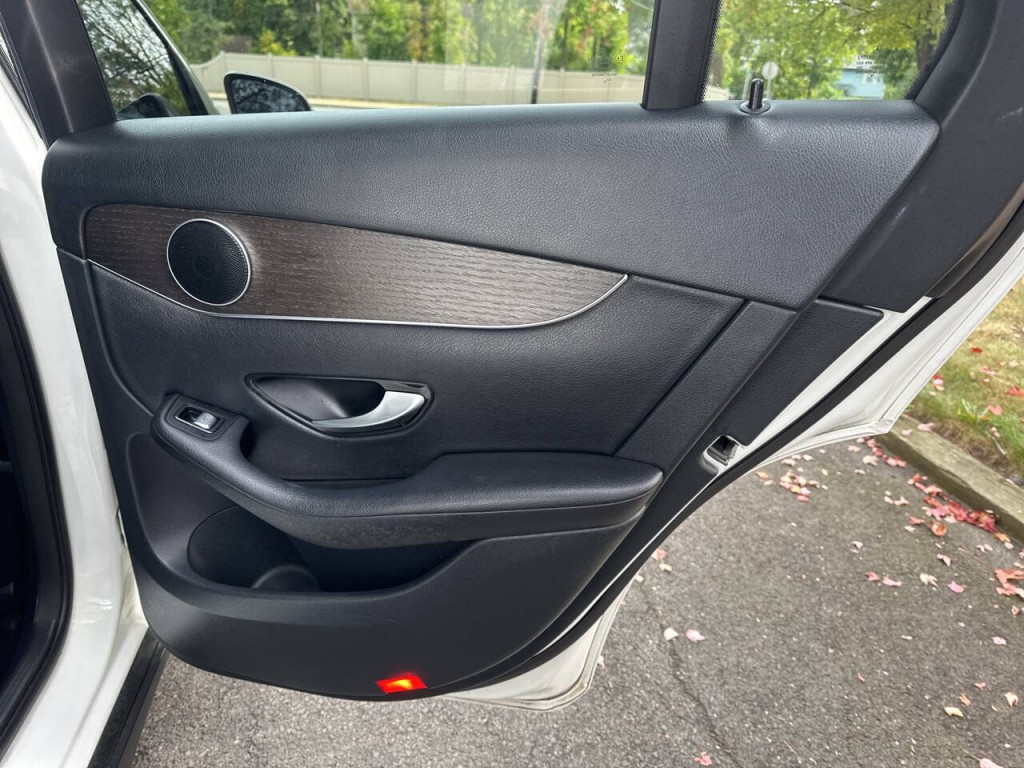 2020 Mercedes-Benz GLC-Class Image 24