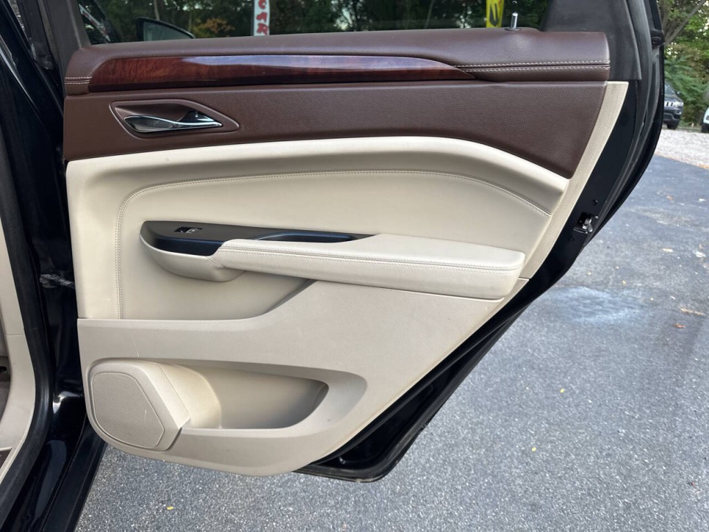 2015 Cadillac SRX Image 24