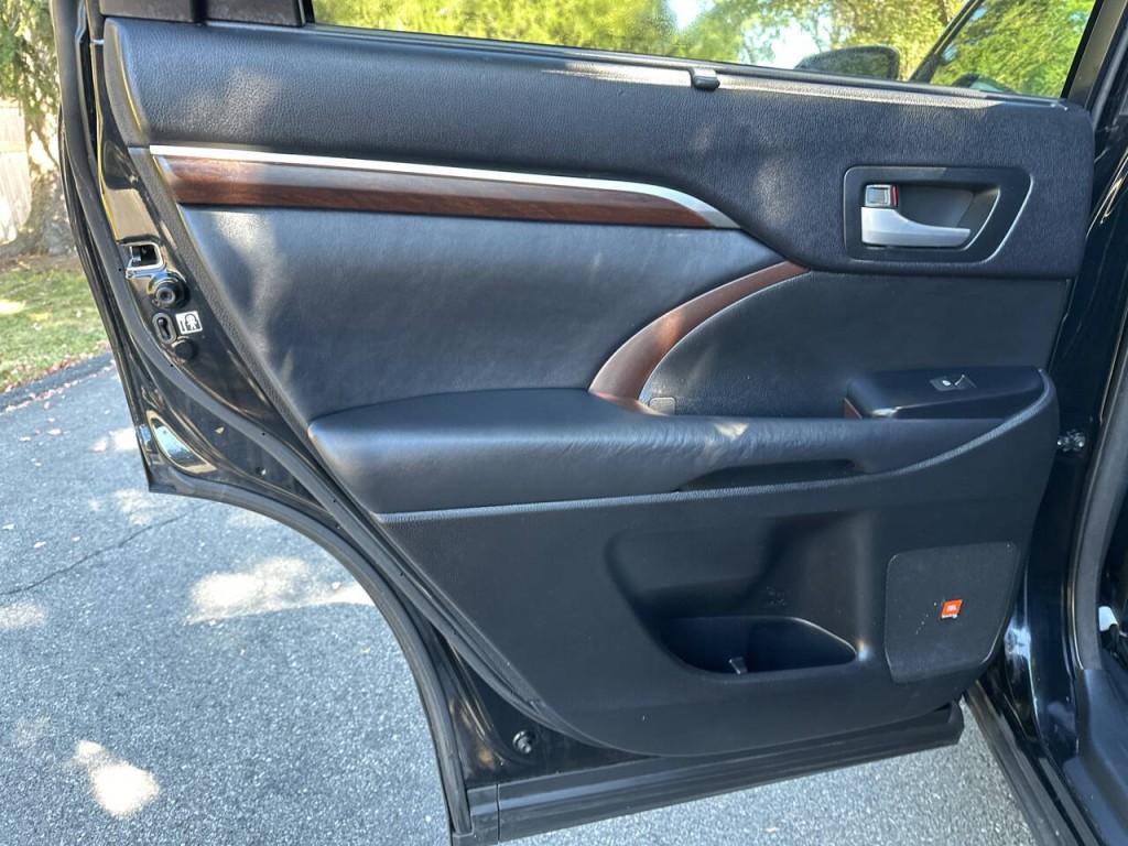 2014 Toyota Highlander Image 19