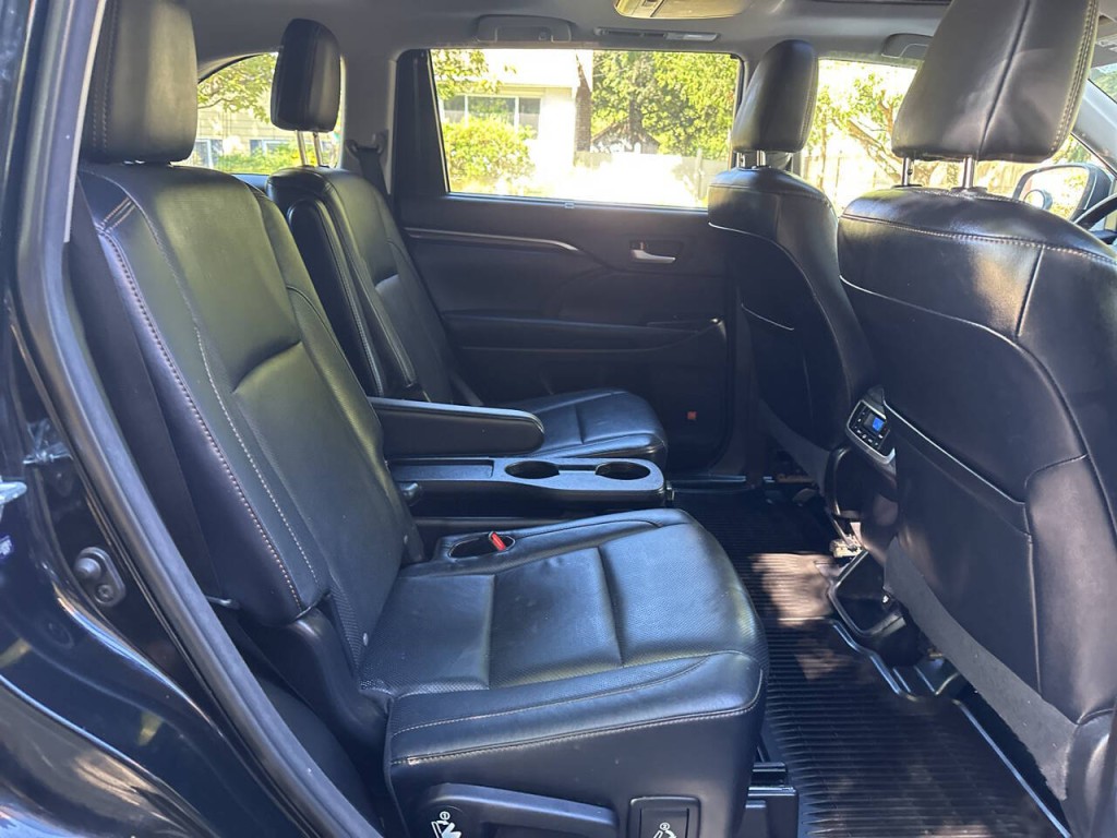 2014 Toyota Highlander Image 25