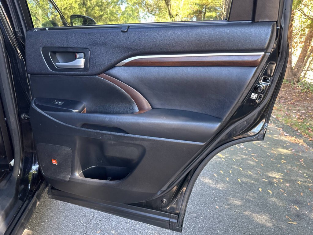2014 Toyota Highlander Image 26