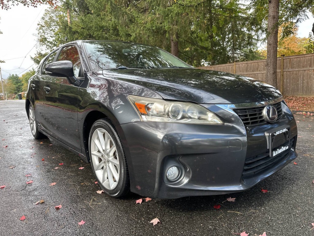 2011 Lexus CT 200h Image 2