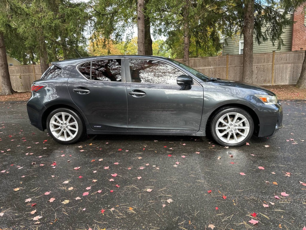2011 Lexus CT 200h Image 3