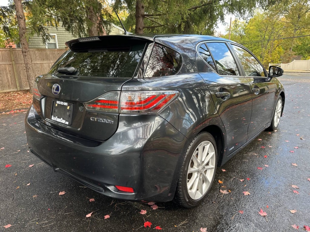 2011 Lexus CT 200h Image 4