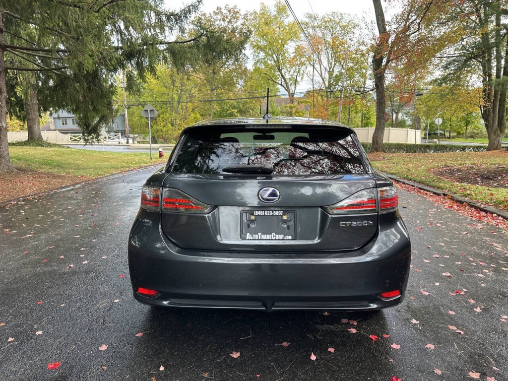 2011 Lexus CT 200h Image 5