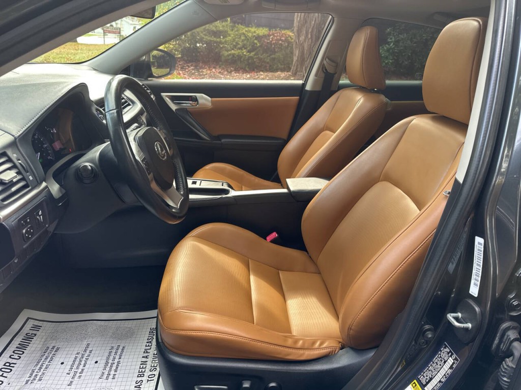 2011 Lexus CT 200h Image 10