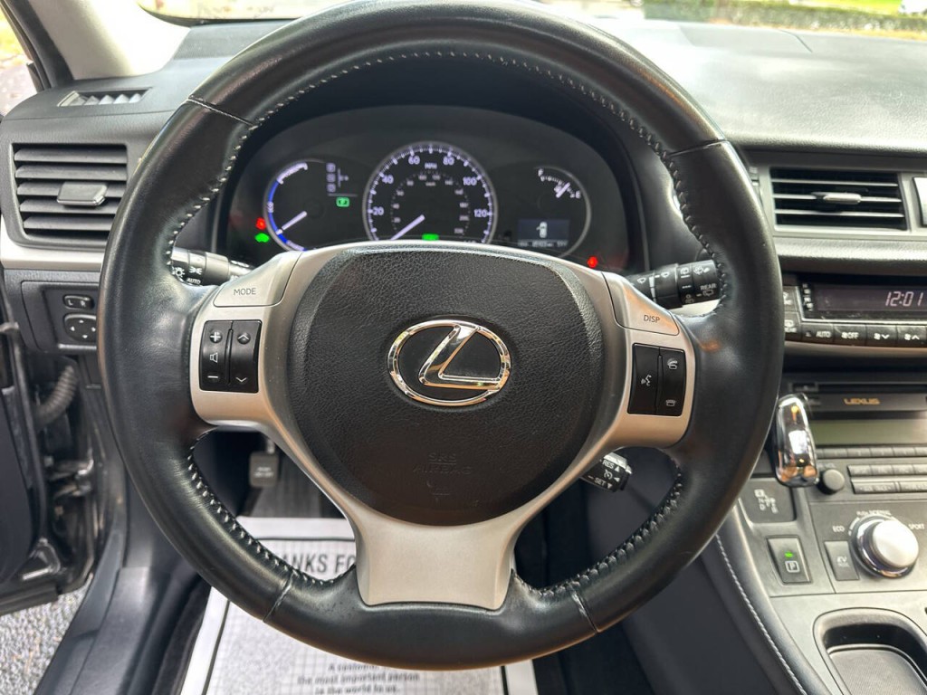 2011 Lexus CT 200h Image 11