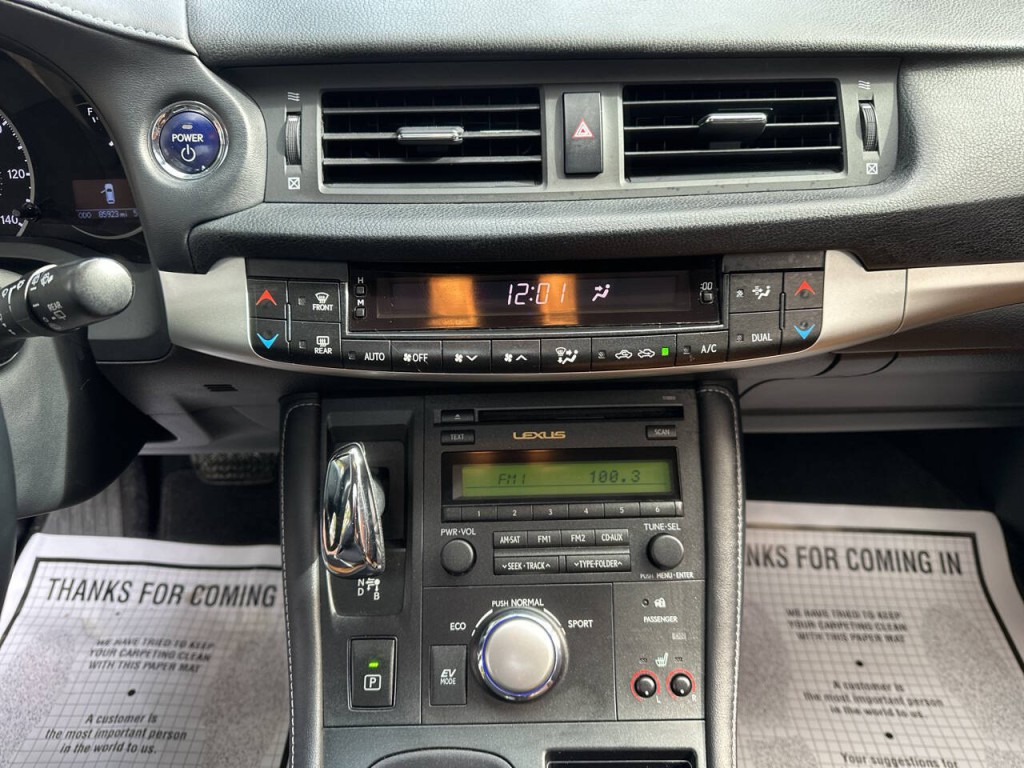 2011 Lexus CT 200h Image 12