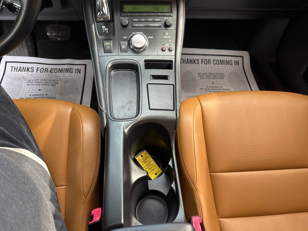 2011 Lexus CT 200h Image 13