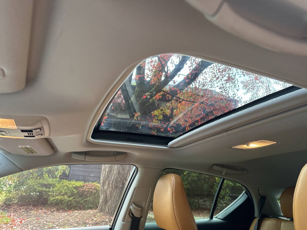 2011 Lexus CT 200h Image 14