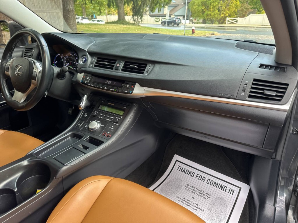 2011 Lexus CT 200h Image 19