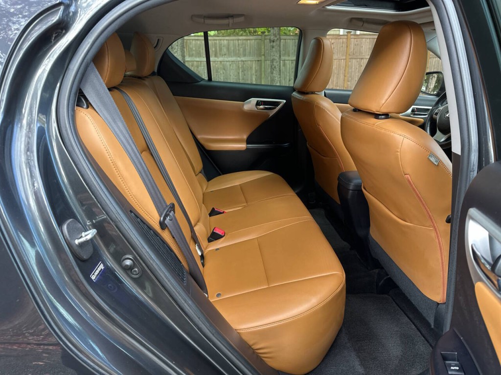 2011 Lexus CT 200h Image 21