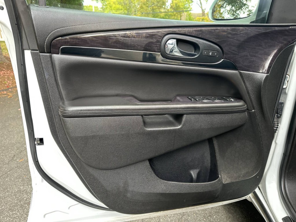 2016 Buick Enclave Image 17