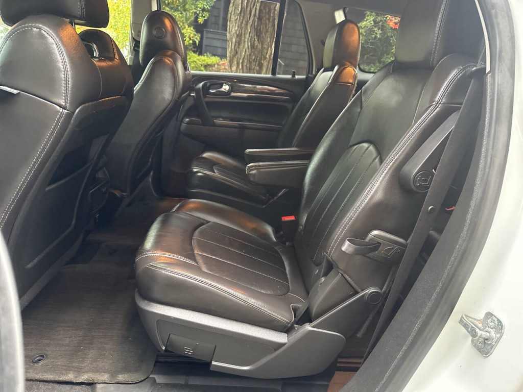 2016 Buick Enclave Image 18