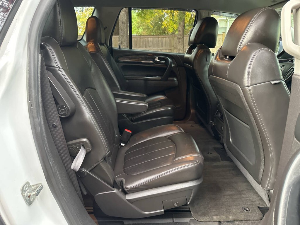 2016 Buick Enclave Image 24