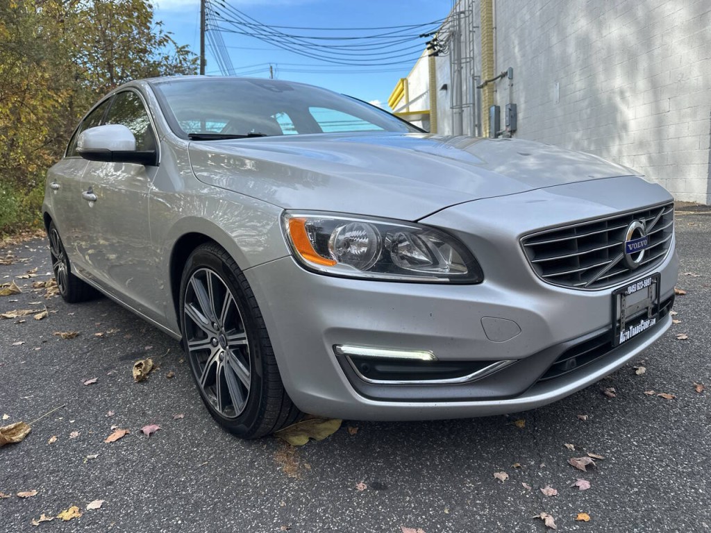 2017 Volvo S60 Image 2