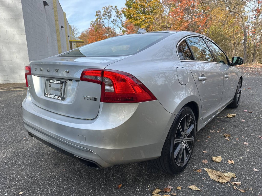2017 Volvo S60 Image 4