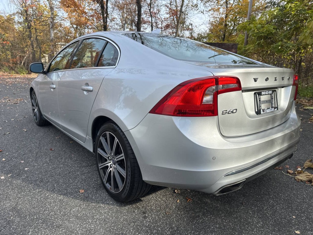 2017 Volvo S60 Image 6