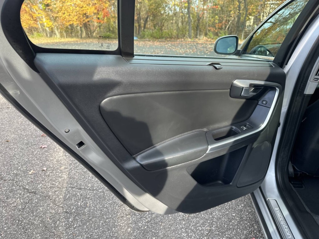 2017 Volvo S60 Image 19