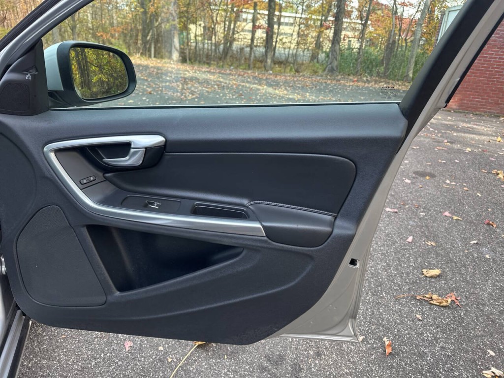 2017 Volvo S60 Image 22