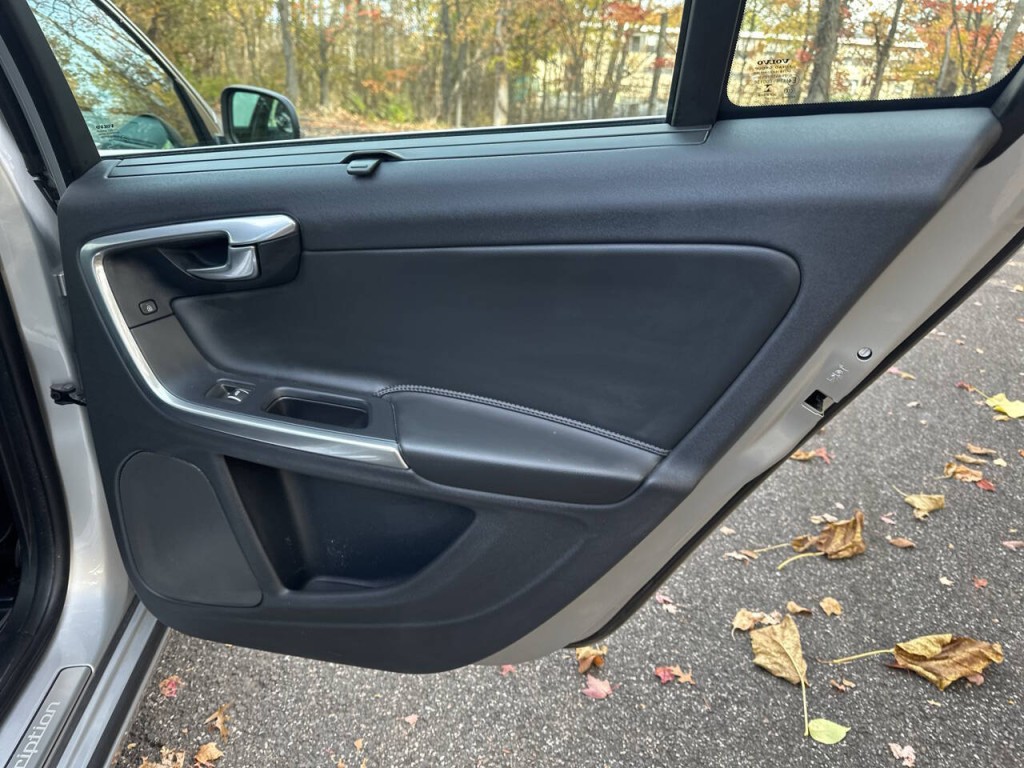 2017 Volvo S60 Image 24