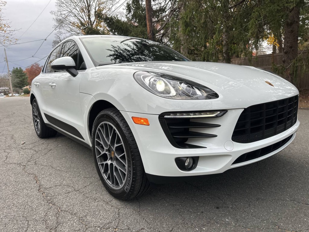 2018 Porsche Macan Image 2