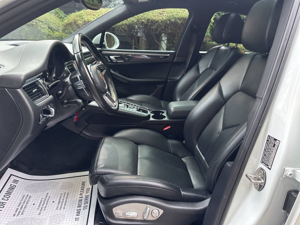 2018 Porsche Macan Image 10