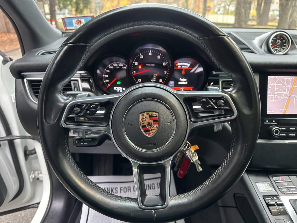 2018 Porsche Macan Image 11