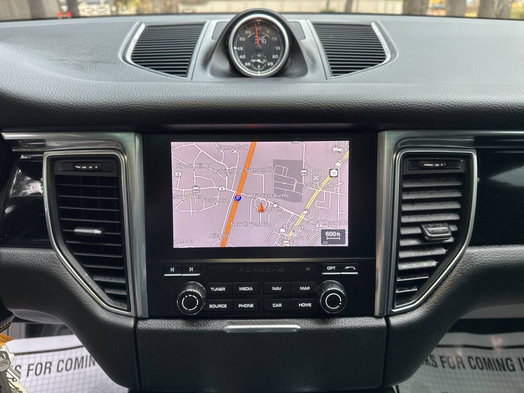 2018 Porsche Macan Image 14