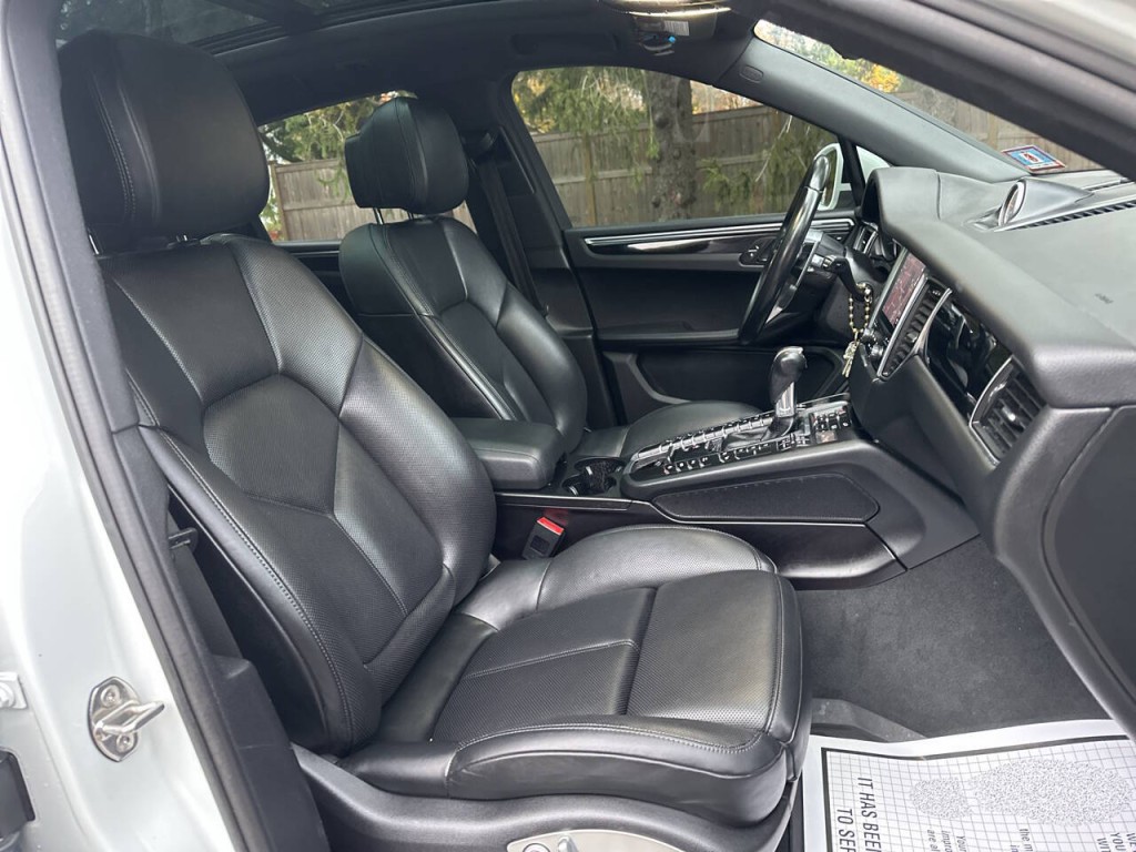 2018 Porsche Macan Image 20