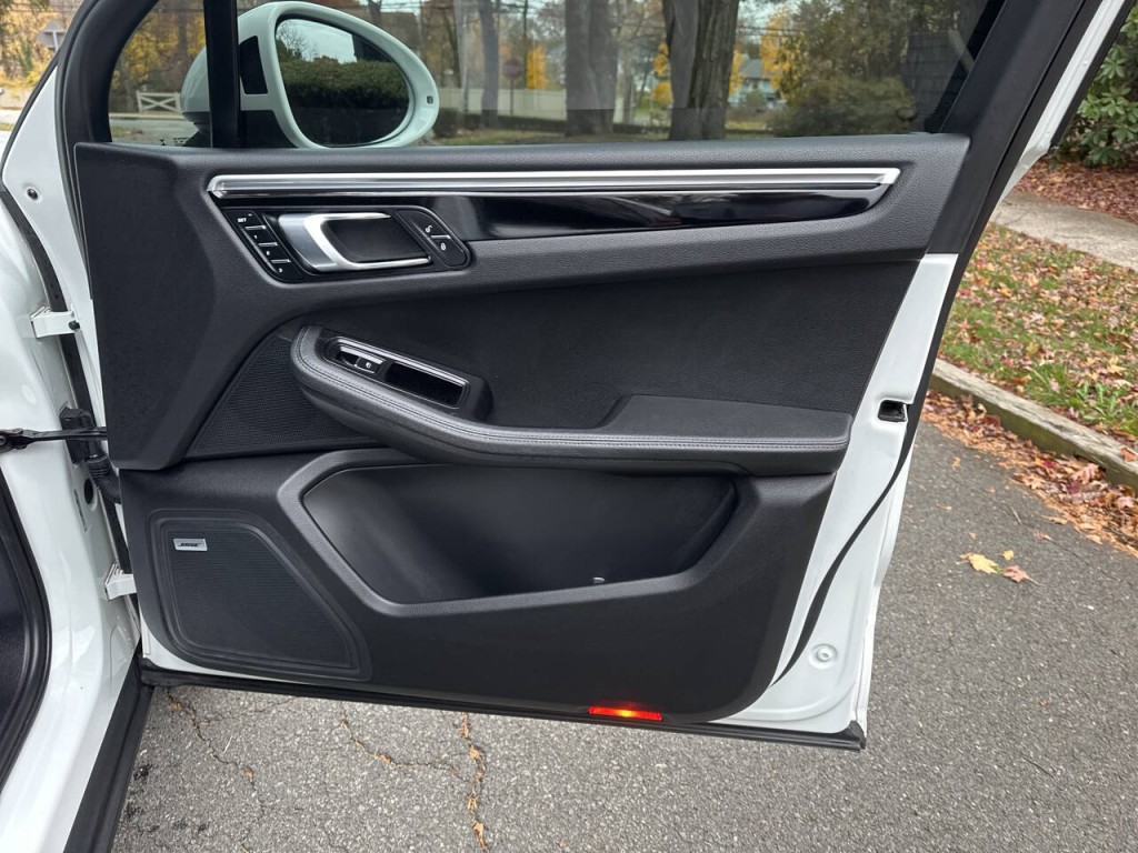 2018 Porsche Macan Image 22