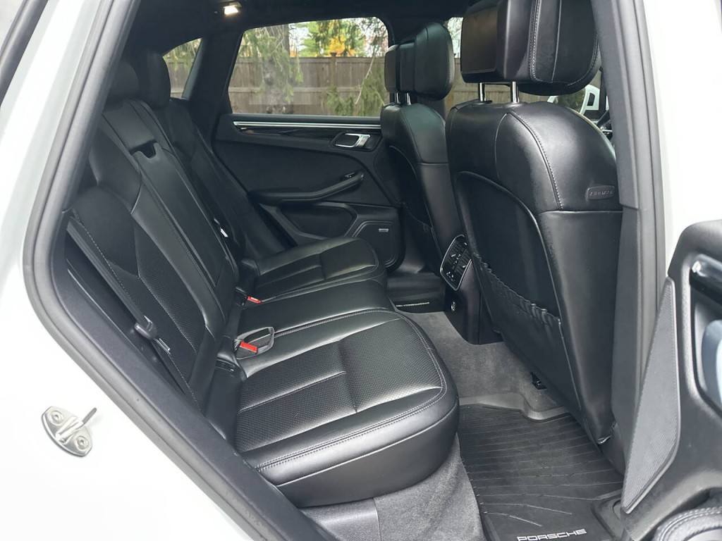 2018 Porsche Macan Image 23