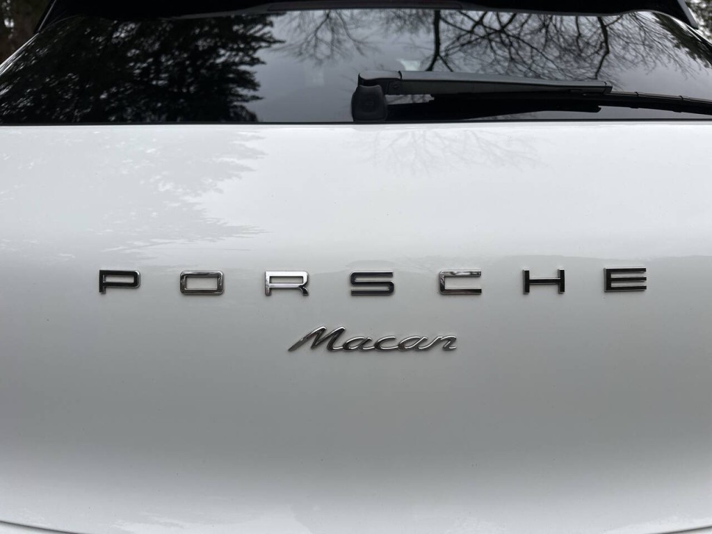 2018 Porsche Macan Image 30