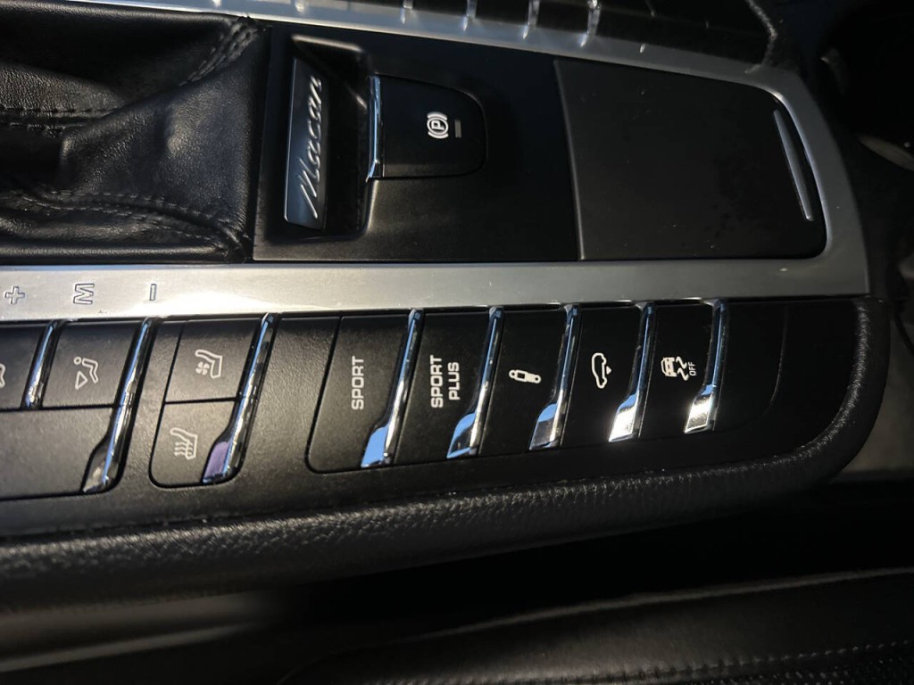 2018 Porsche Macan Image 31