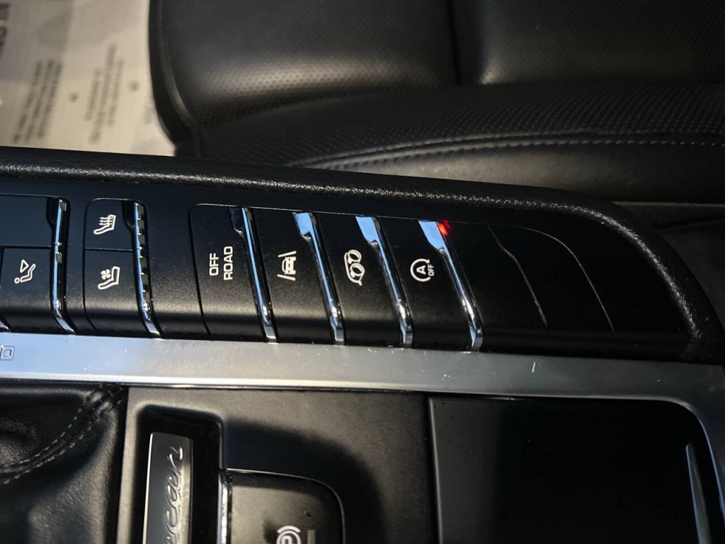 2018 Porsche Macan Image 32