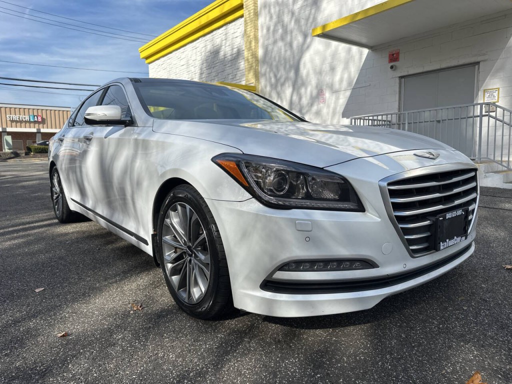 2016 Hyundai Genesis Image 2