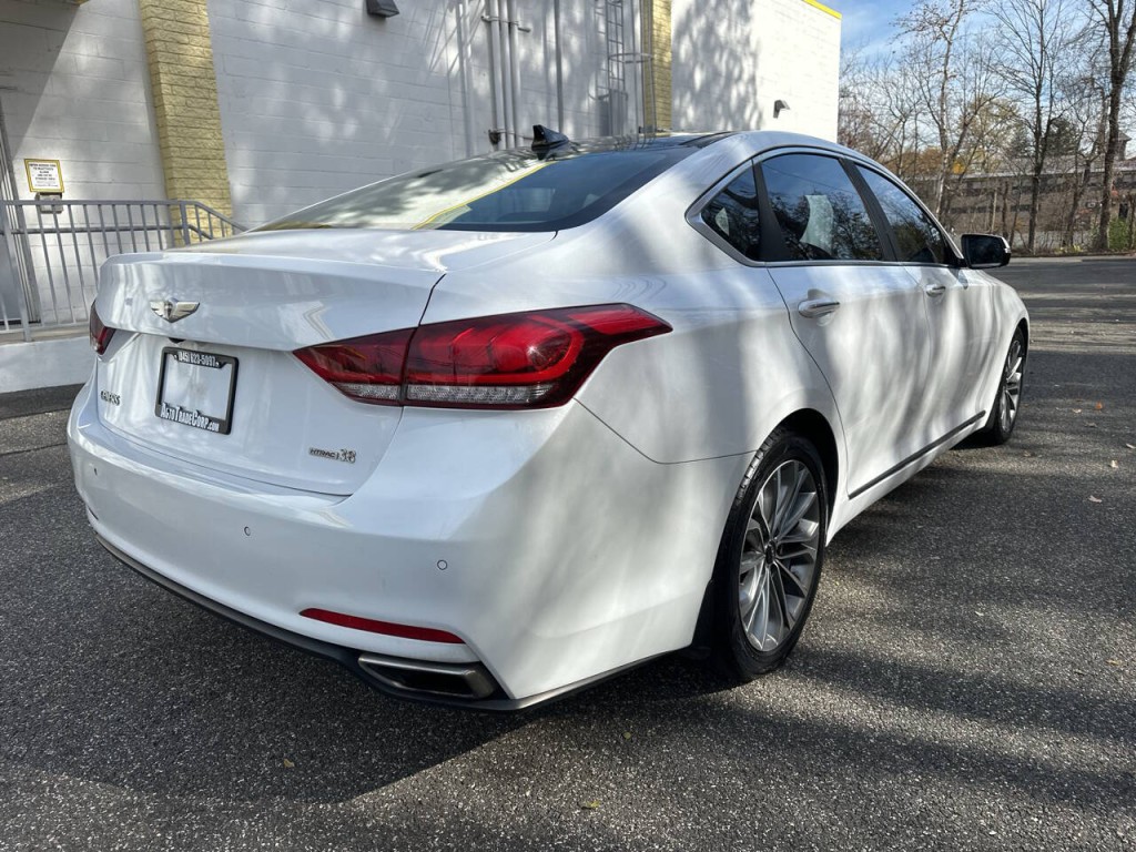 2016 Hyundai Genesis Image 4