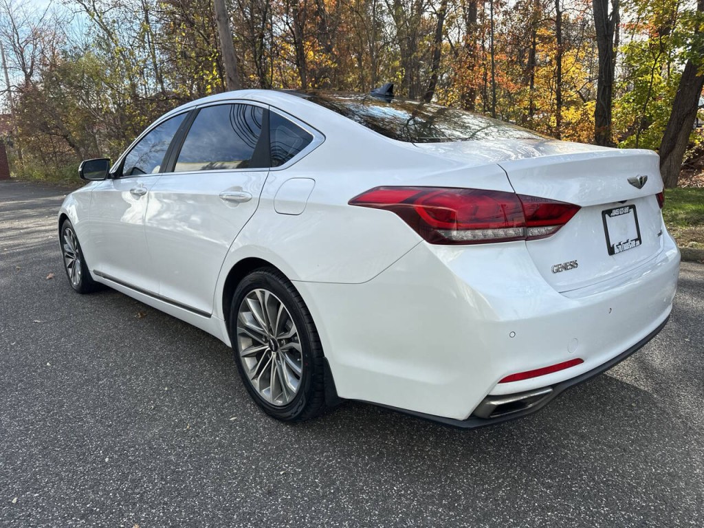 2016 Hyundai Genesis Image 6