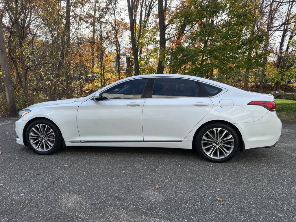 2016 Hyundai Genesis Image 7