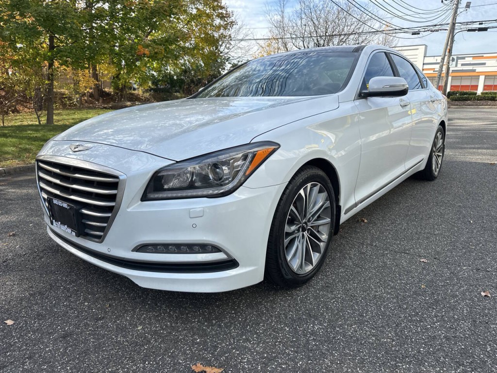 2016 Hyundai Genesis Image 8