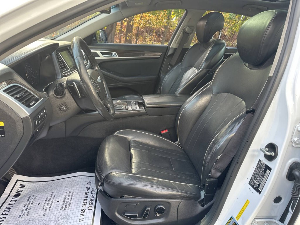 2016 Hyundai Genesis Image 10