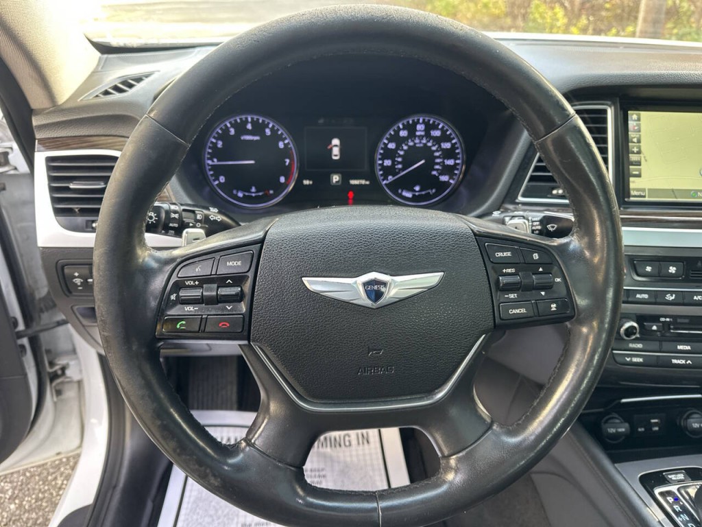 2016 Hyundai Genesis Image 11