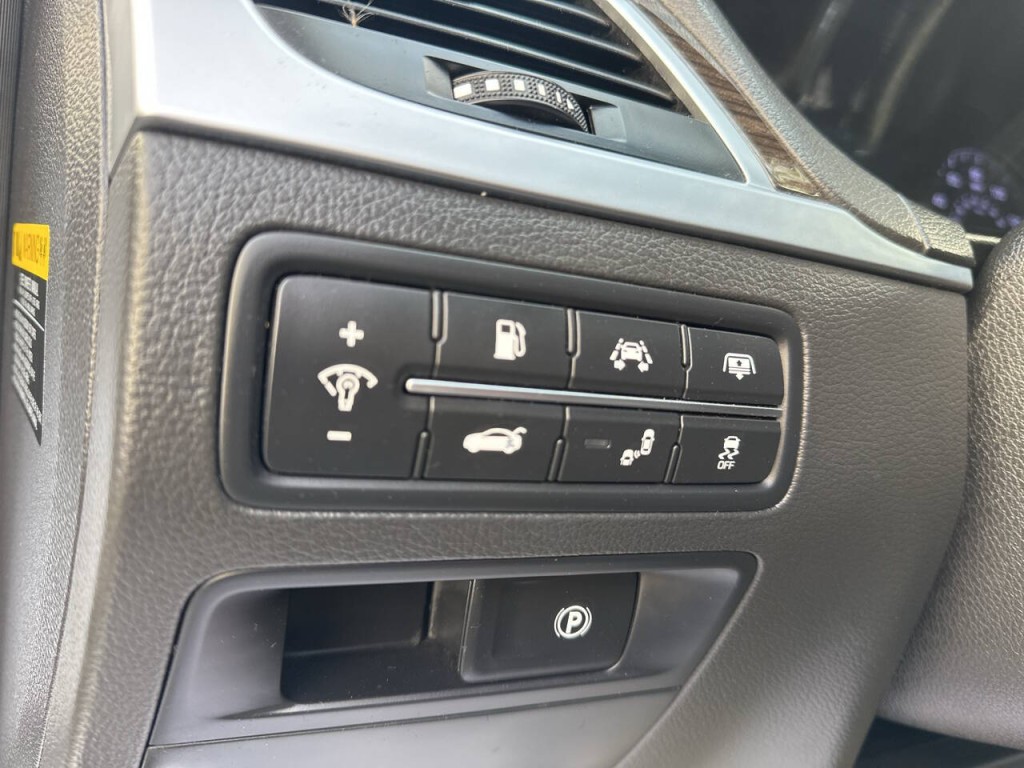 2016 Hyundai Genesis Image 12