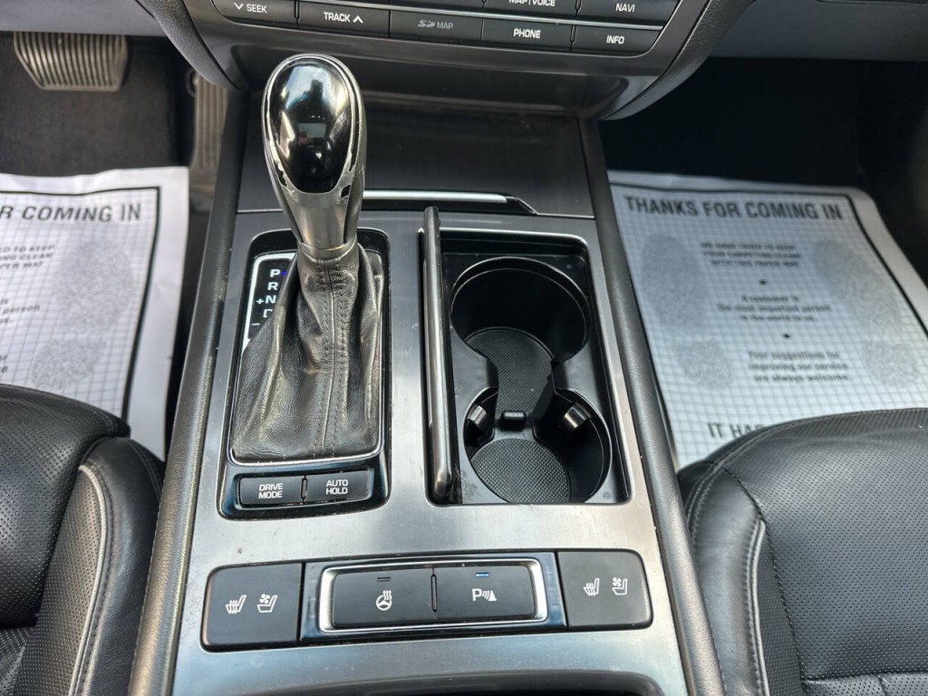 2016 Hyundai Genesis Image 16