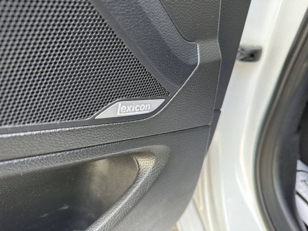 2016 Hyundai Genesis Image 18